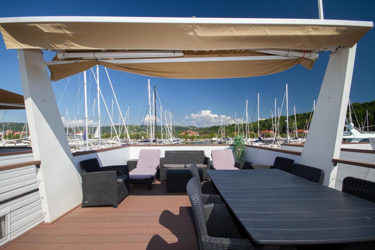 Bamboo Floating House Portoroz Apartment ภายนอก รูปภาพ