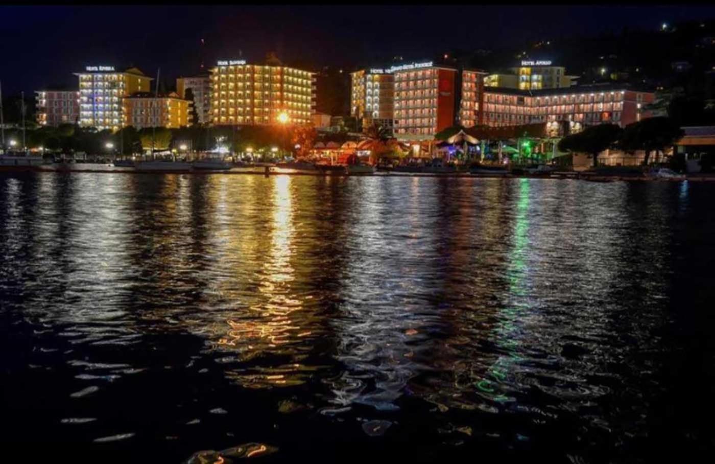 Bamboo Floating House Portoroz Apartment ภายนอก รูปภาพ